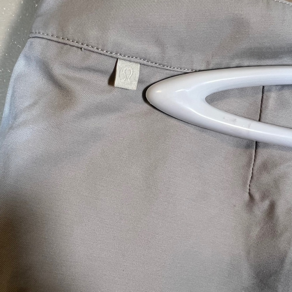 Lululemon Athletica Gray Utility Hiking Shorts Women Size 8 Patch Pockets